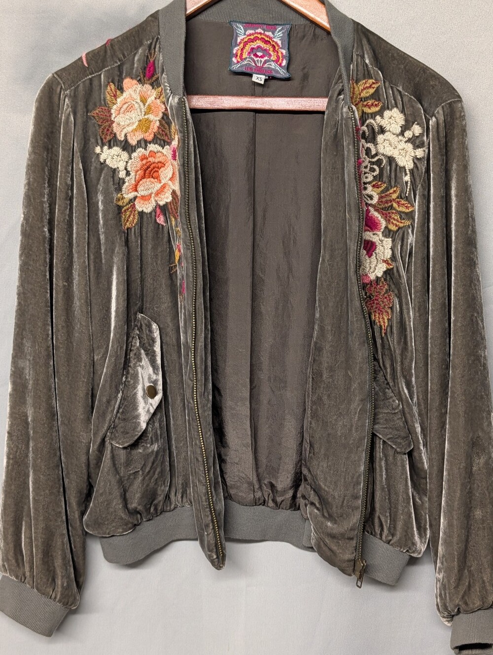 Johnny Was Chrys Olive Silk Velvet Bomber Jacket Floral Embroidery Size XS - Picture 10 of 11